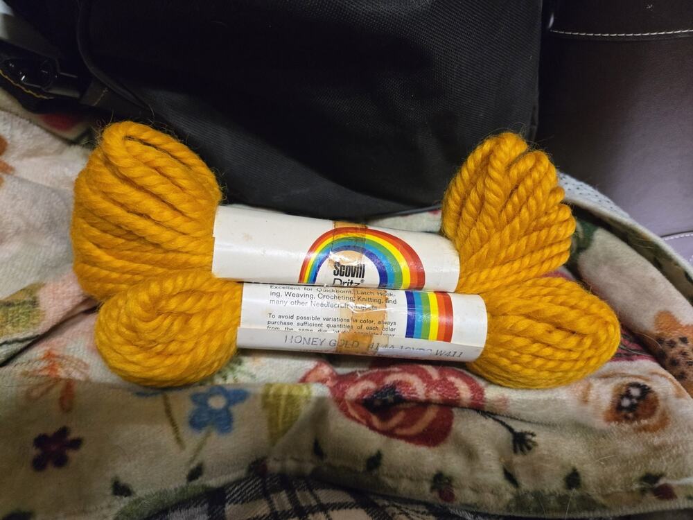 Lot 2 Vtg Scovill Dritz Quickpoint Yarn Honey Gold 414A Lot W411 WoolThis...